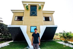 Ngôi nhà 'chổng ngược' giữa làng hoa Sa Đéc